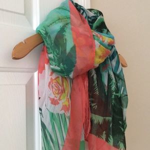 SOLD!! Scarf (BOGO 1/2 OFF ALL SCARVES 🤑)